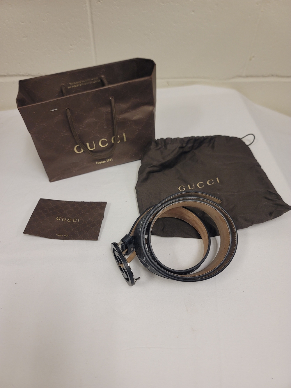 Gucci Men’s Black Leather G Buckle Belt